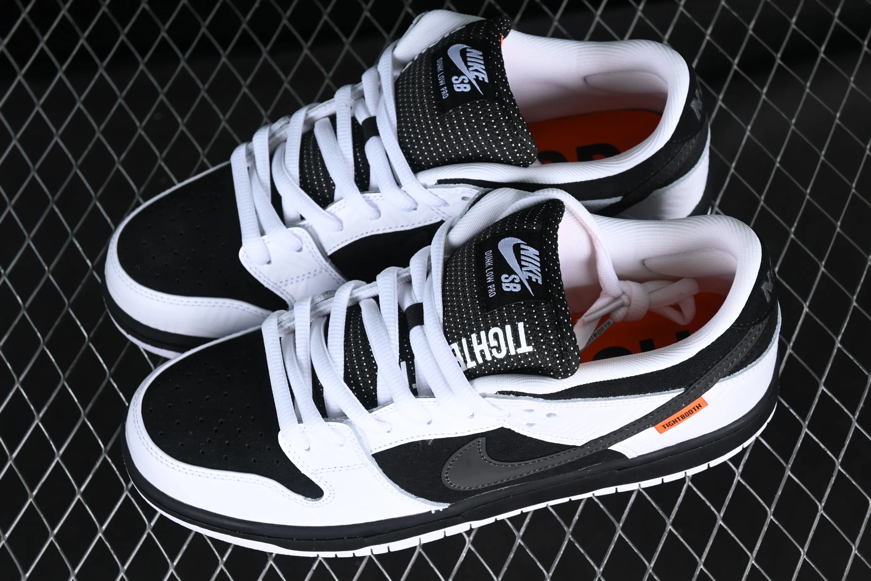 All categories Nk SB Dunk series Nk SB Dunk Low low-top sneakers J version Tightbooth x Nk SB Dunk joint model Reverse Panda SB low-top casual sports skateboard shoes FD2629-100